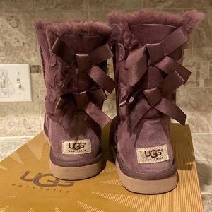 UGG Australia Bailey Bow Size 5